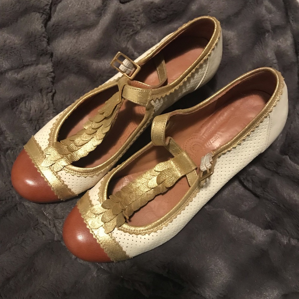 Unique Chie Mihara kitten heels